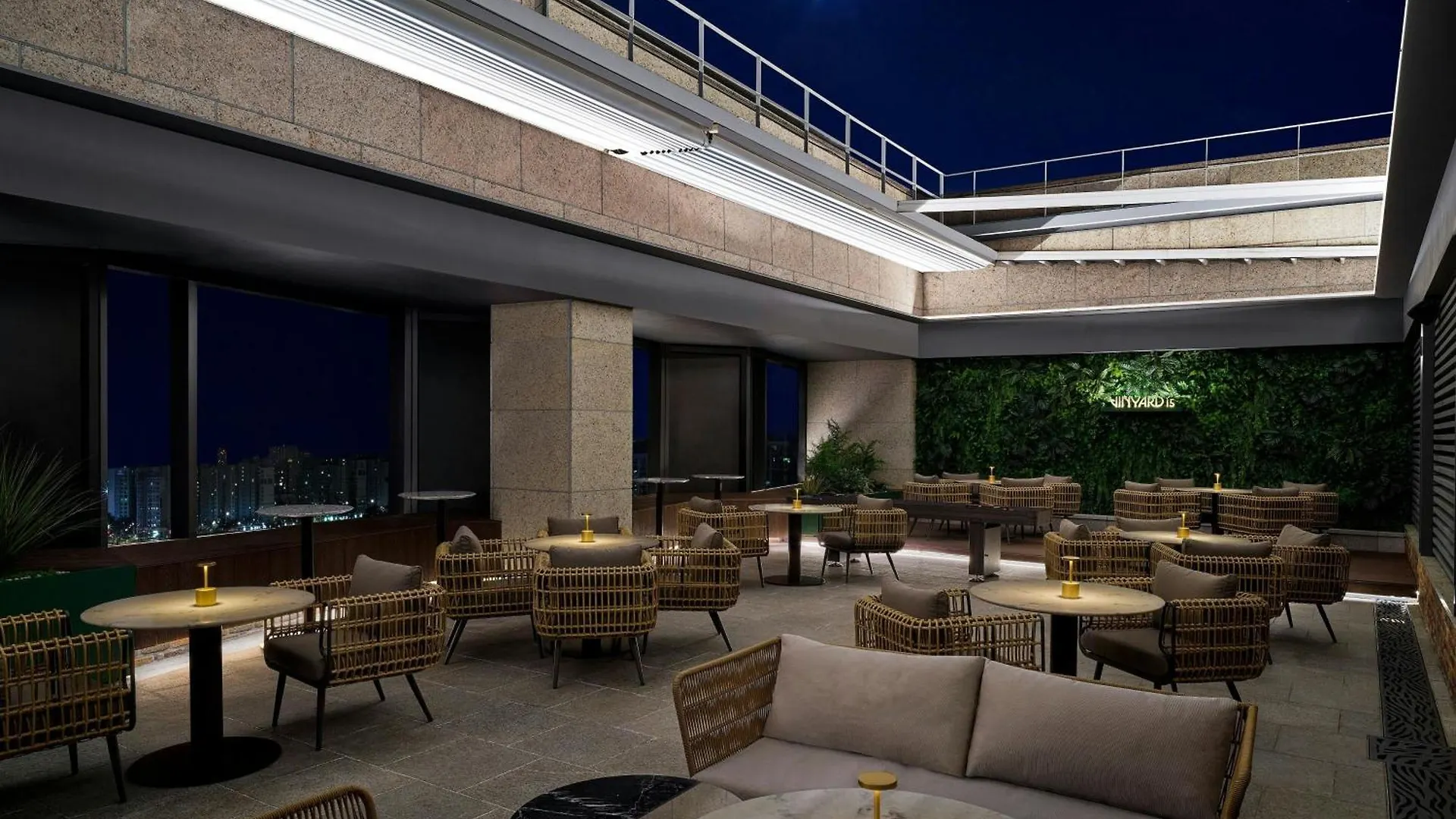 Courtyard By Marriott Seoul Botanic Park Hotel