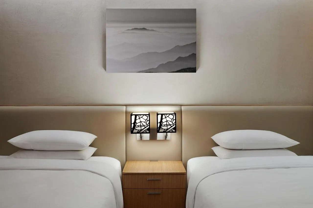 Courtyard By Marriott Seoul Botanic Park Hotel